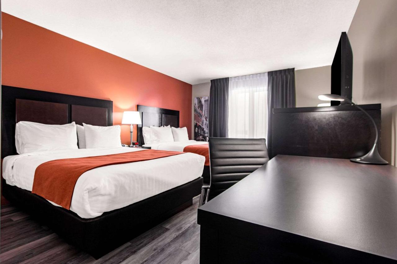 Econo Lodge Inn & Suites Saint Apollinaire 外观 照片