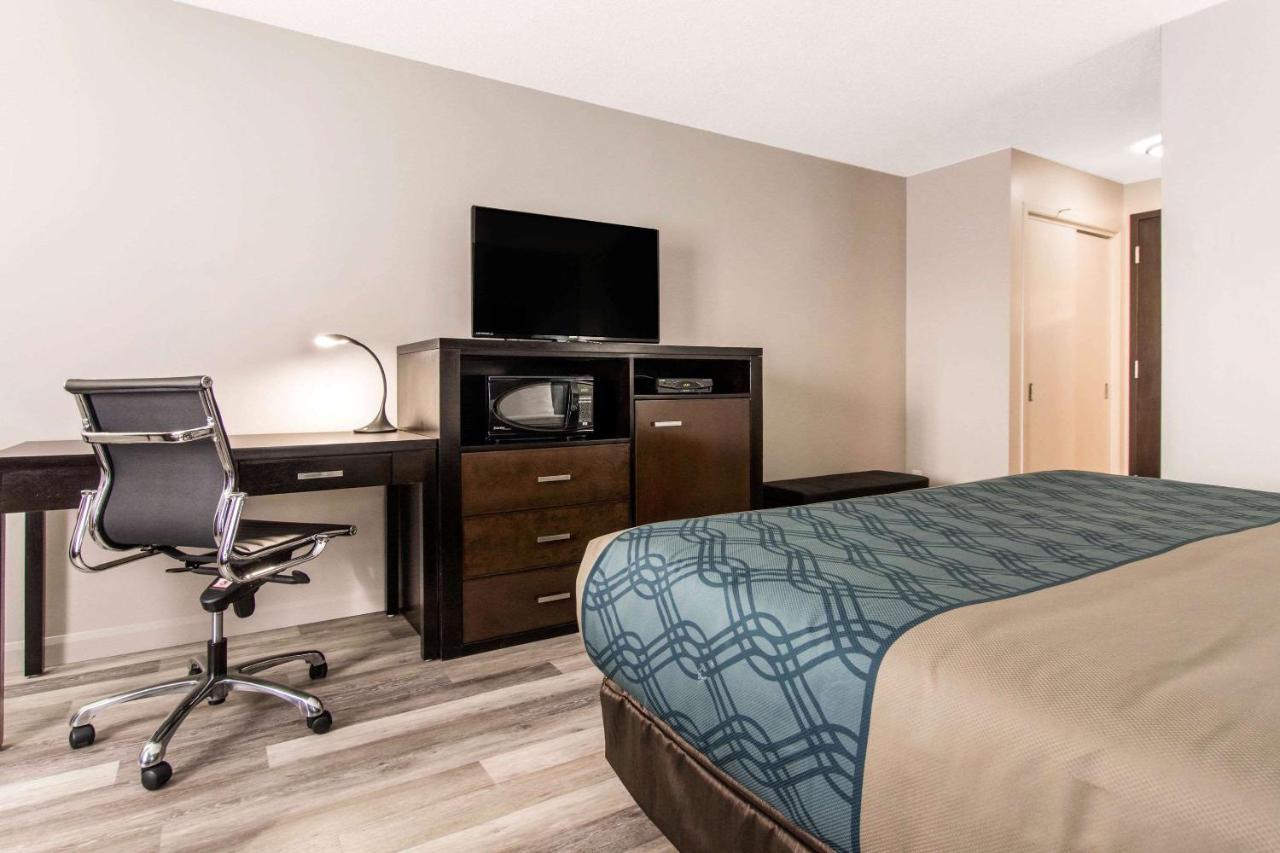 Econo Lodge Inn & Suites Saint Apollinaire 外观 照片