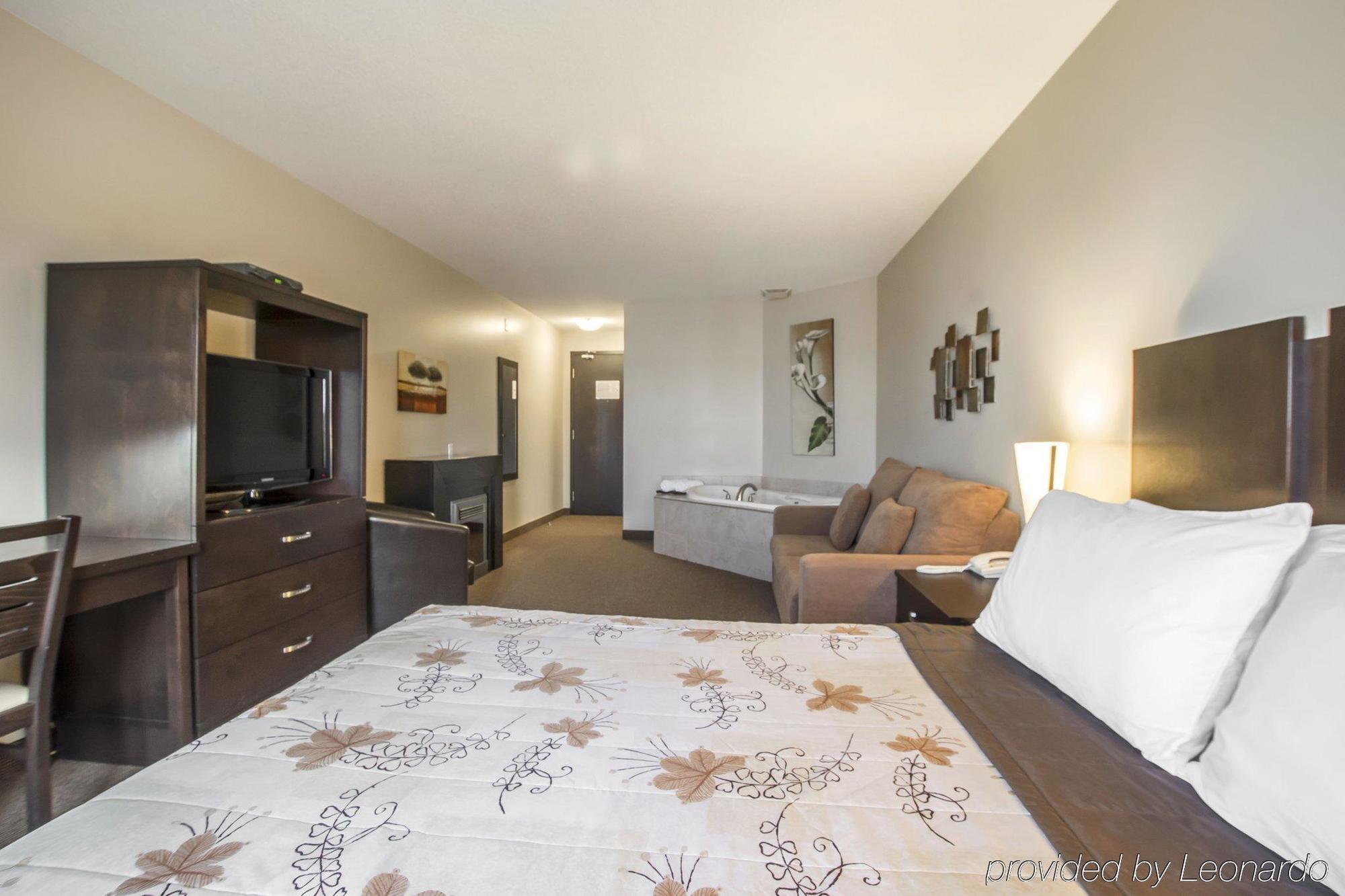 Econo Lodge Inn & Suites Saint Apollinaire 外观 照片