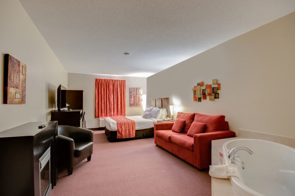 Econo Lodge Inn & Suites Saint Apollinaire 外观 照片
