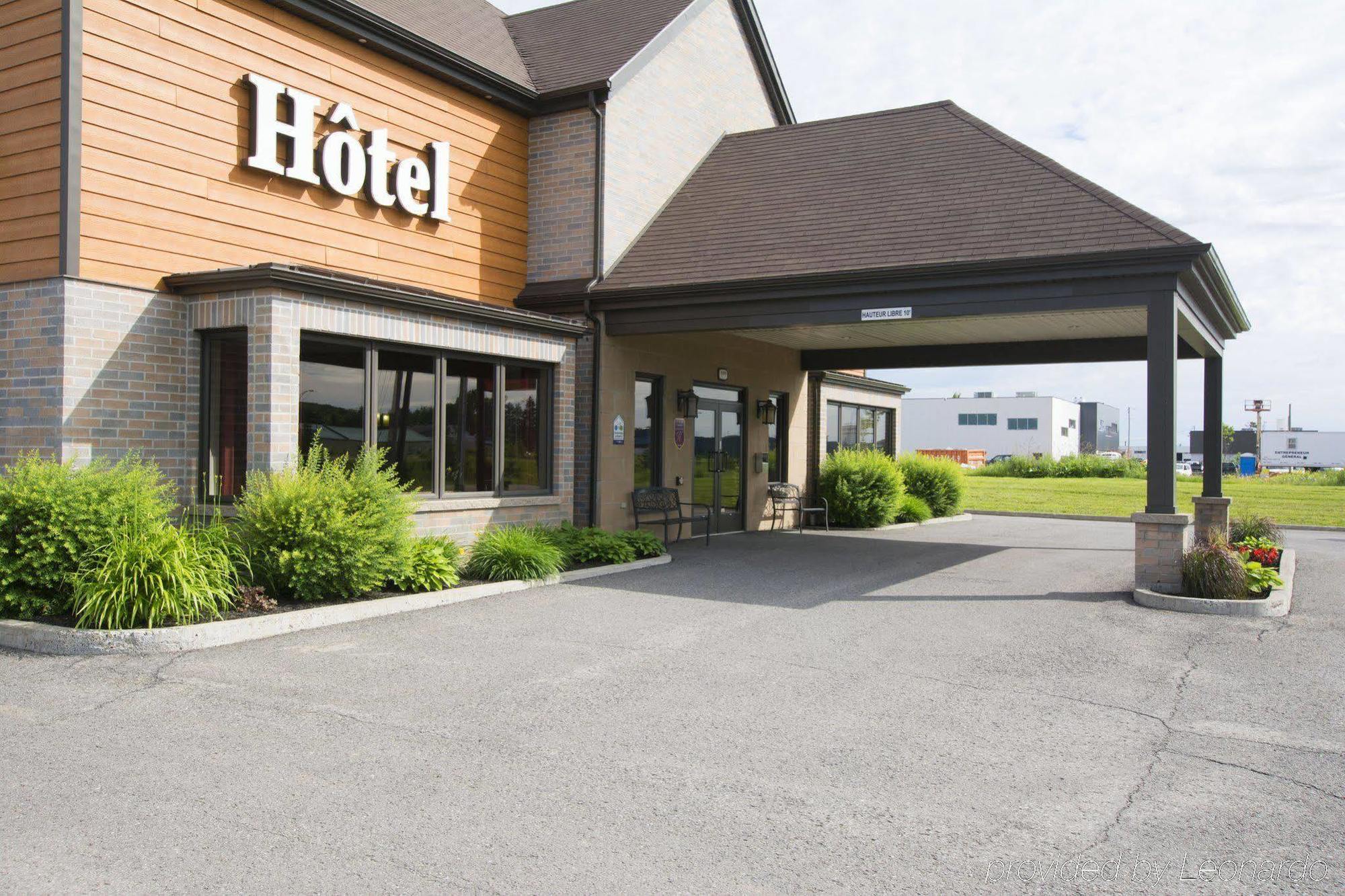 Econo Lodge Inn & Suites Saint Apollinaire 外观 照片