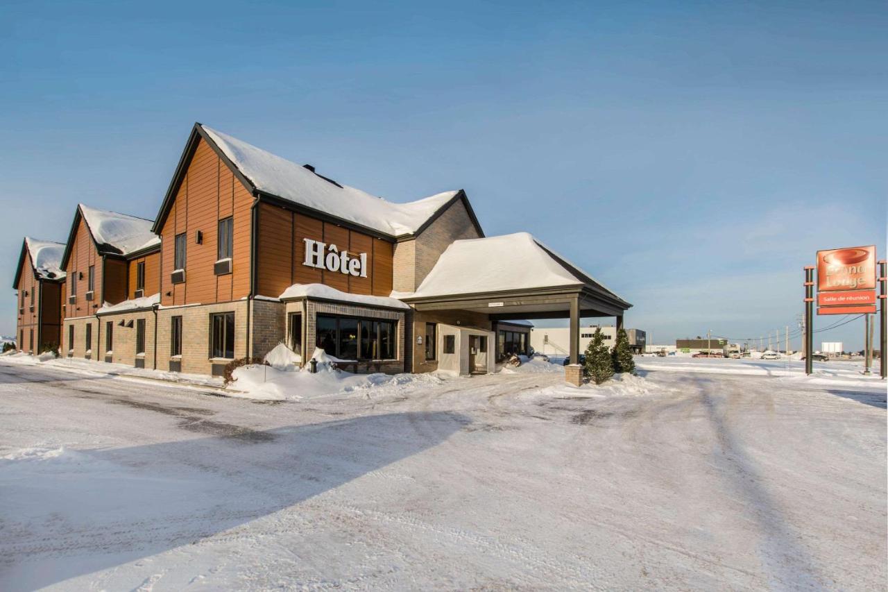 Econo Lodge Inn & Suites Saint Apollinaire 外观 照片