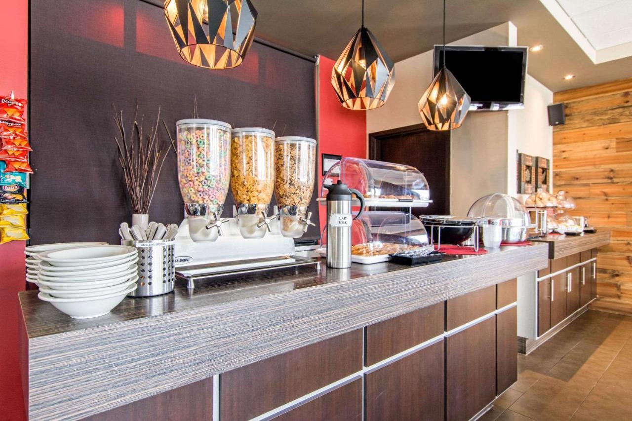 Econo Lodge Inn & Suites Saint Apollinaire 外观 照片